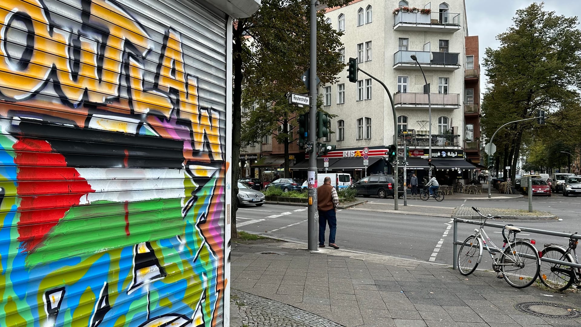 Sonnenallee Ecke Reuterstraße: Hier kam es am Samstagabend zu den pro-palästinensischen Protesten.