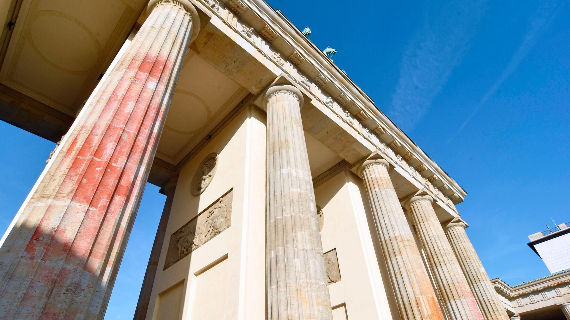 Spuren der Farbattacke auf das Brandenburger Tor: