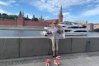 Marina Owsjannikowa: TV-Journalistin in Russland verurteilt.