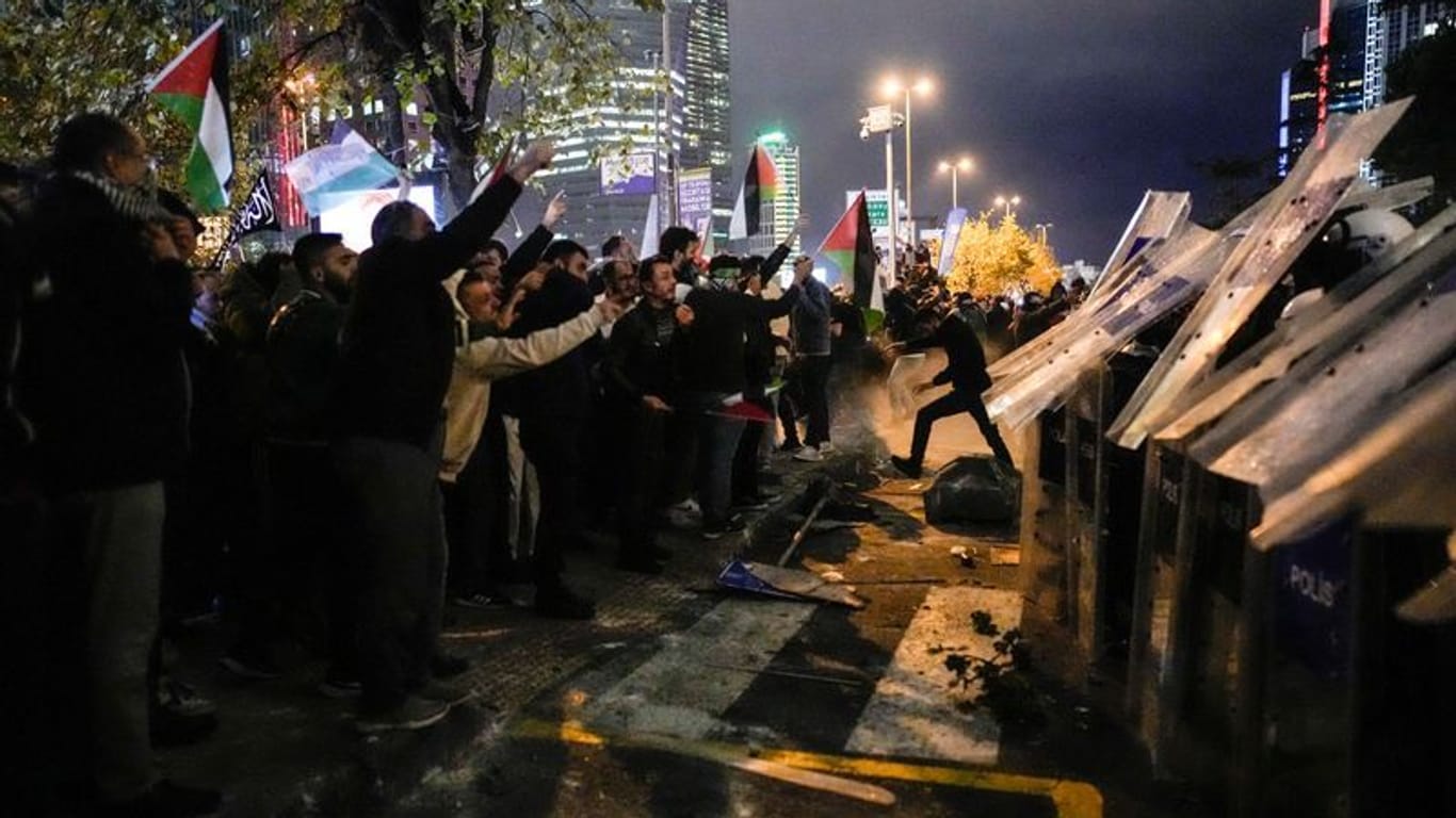 Istanbul: Nach einer Pro-Palästina-Demonstration kommt aus zu Ausschreitungen.