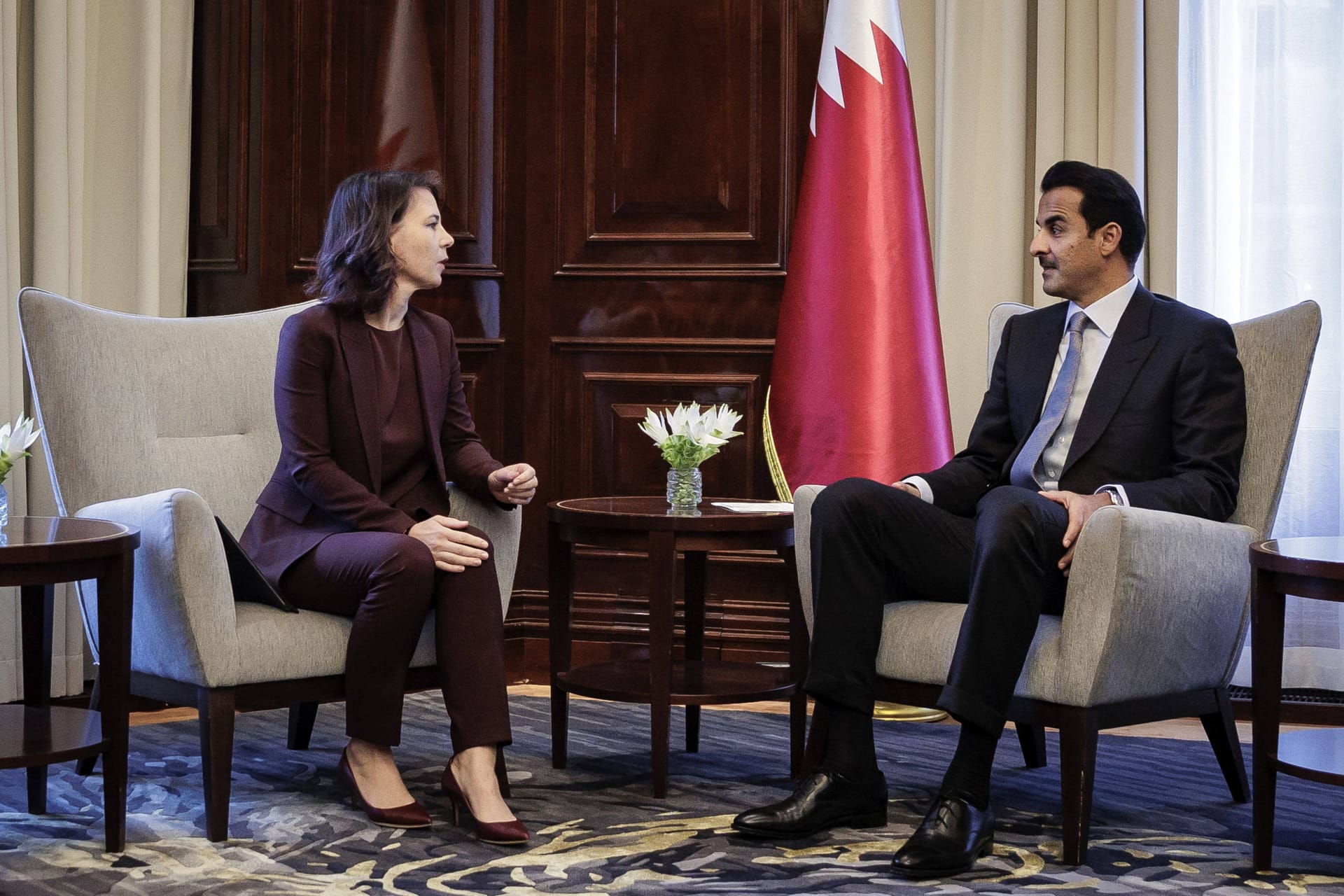 Baerbock und der Emir von Katar: Bei seinem Besuch in Berlin empfing ihn erst der Kanzler, dann die Außenministerin.