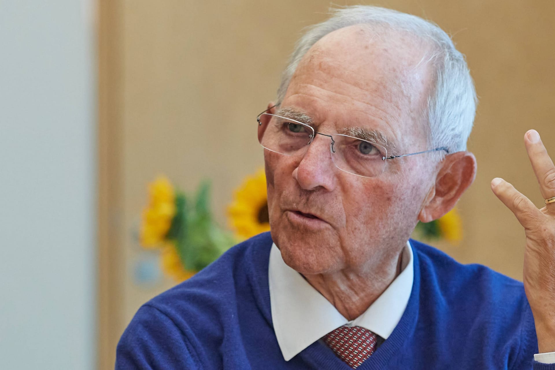 Wolfgang Schäuble (Archivbld): Der ehemalige Finanzminister glaubt, dass das hohe Sozialleistungsniveau schuld daran ist, dass so viele Migranten nach Deutschland wollen.