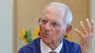Wolfgang Schäuble (Archivbld): Der ehemalige Finanzminister glaubt, dass das hohe Sozialleistungsniveau schuld daran ist, dass so viele Migranten nach Deutschland wollen.