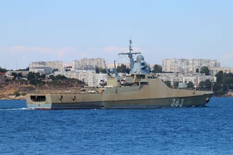 Das russische Patrouillenboot "Pavel Derzhavin": Es soll nach einer Explosion beschädigt sein.