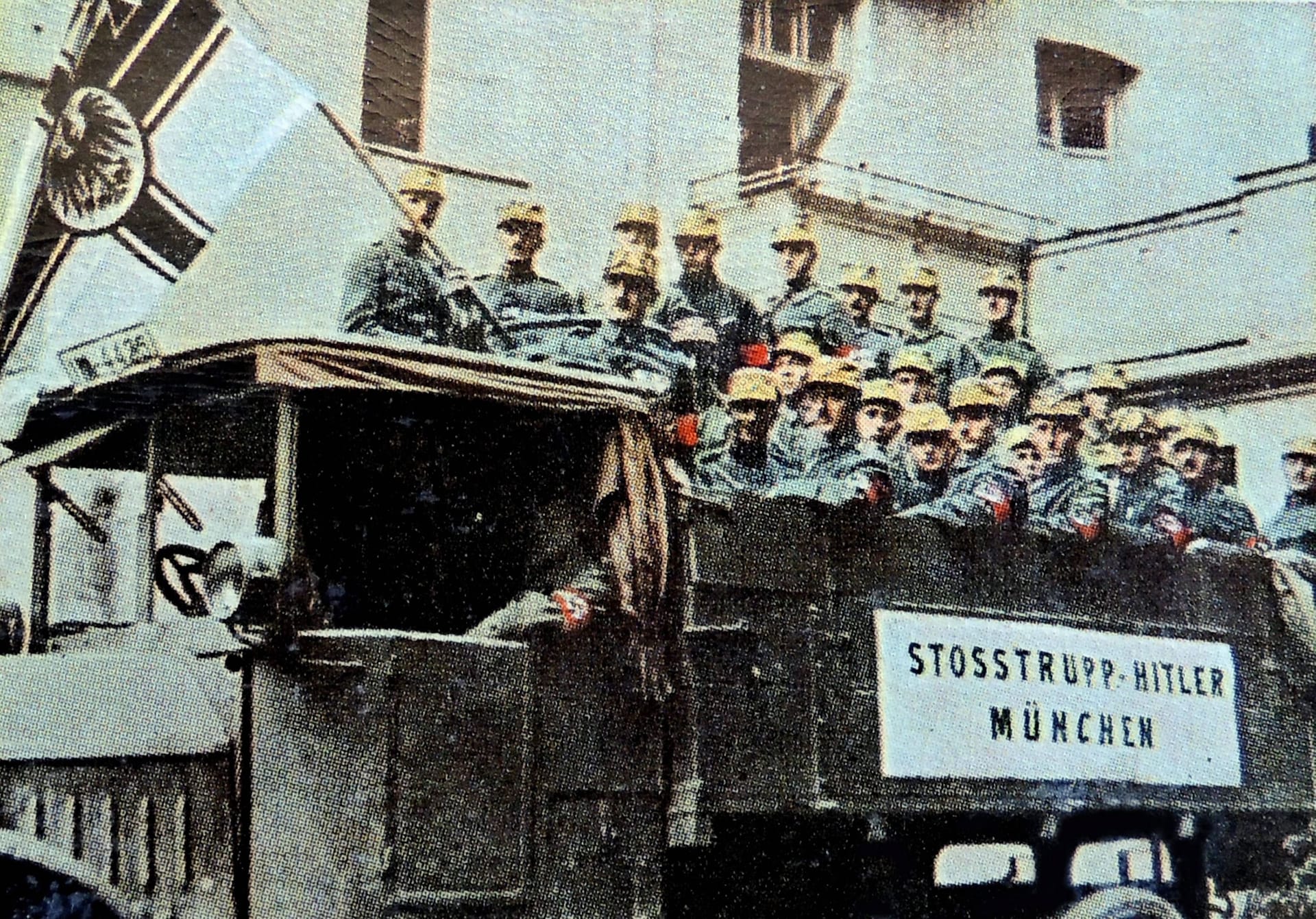 Kampfverbände während des Hitler-Putsches im Herbst 1923 in München.