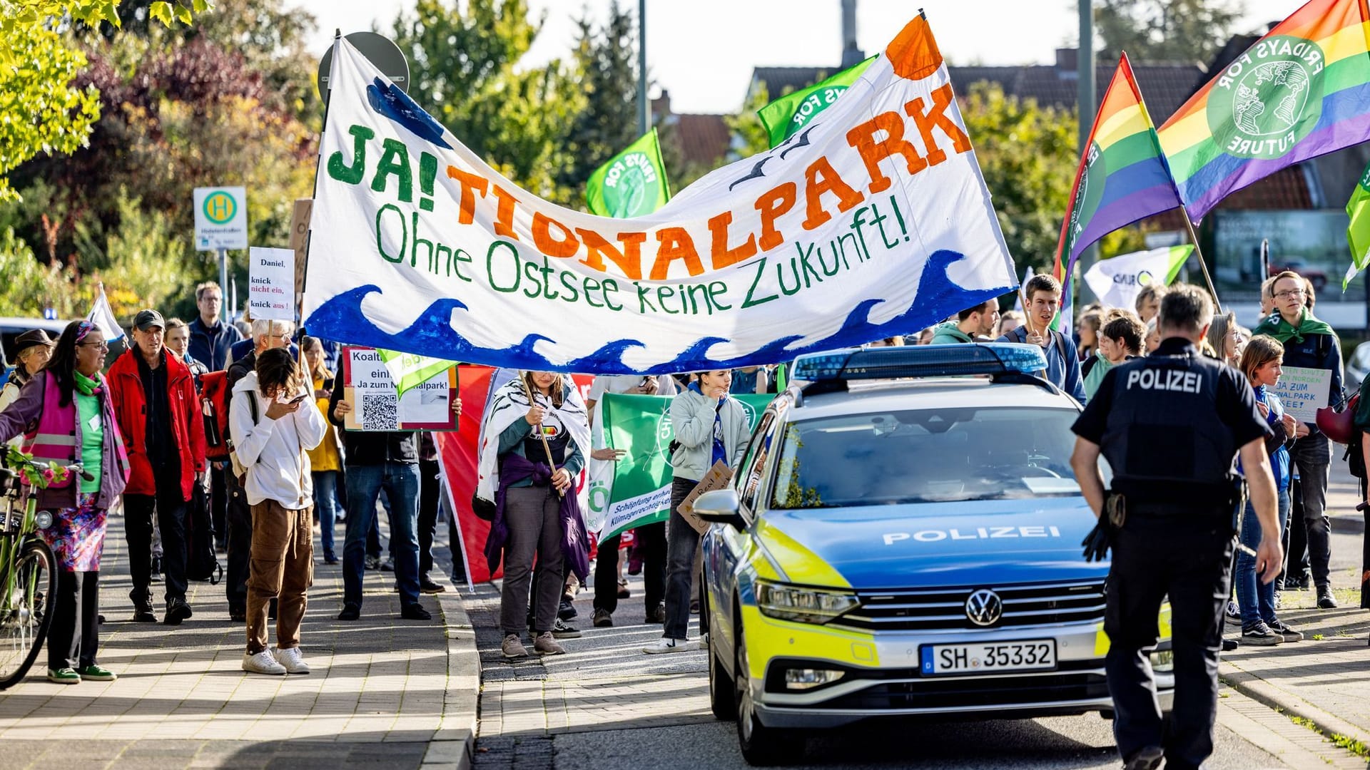 An der Demonstration für den Nationalpark beteiligten sich Vertreter von Fridays for Future, dem BUND SH, dem Tauchsportlandesverband und dem Verband Naturfreunde für den Nationalpark Ostsee.