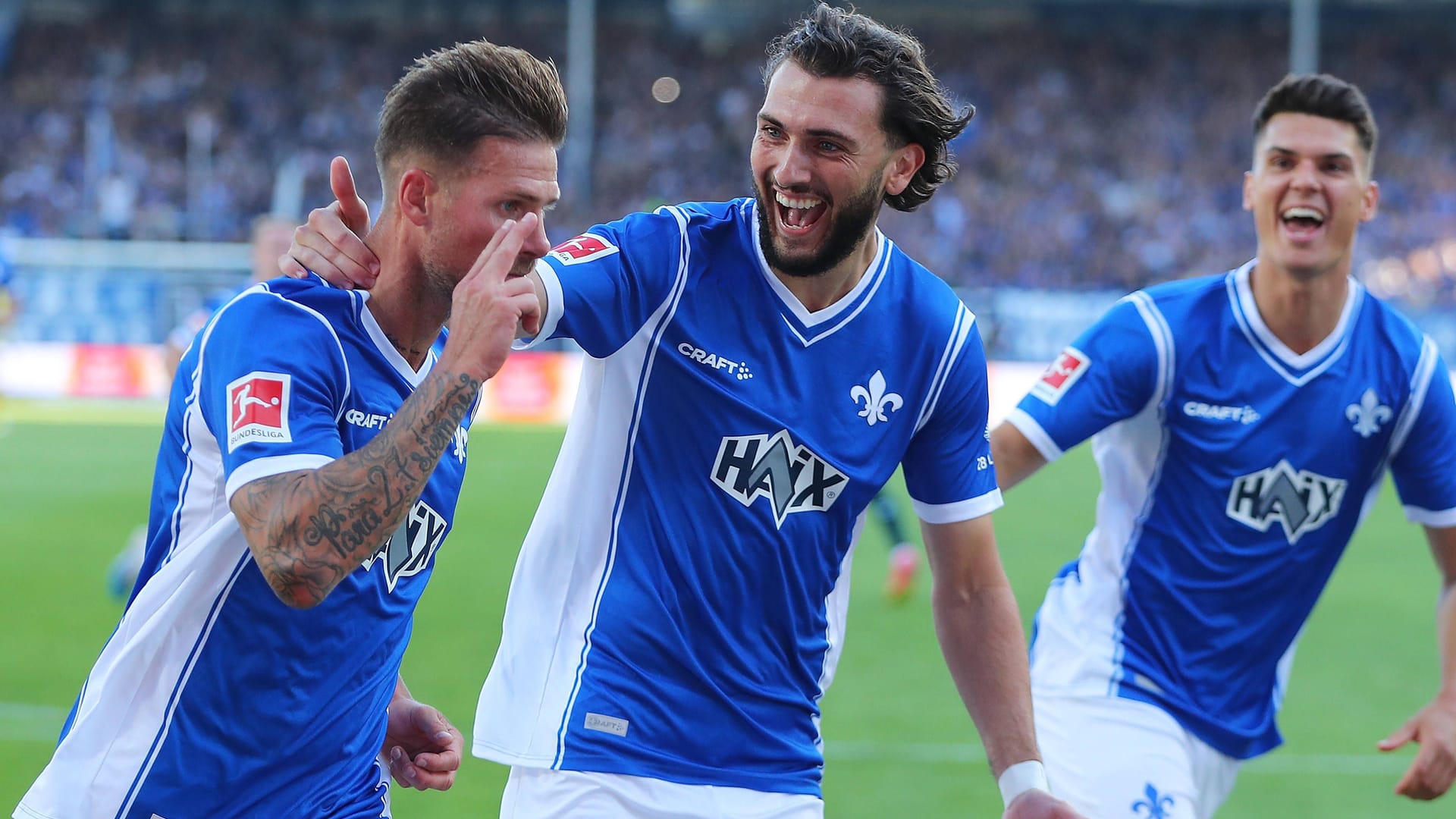 Tobias Kempe (l.) feiert sein Tor zum 4:0: Die "Lilien" wussten gegen Werder zu überzeugen.