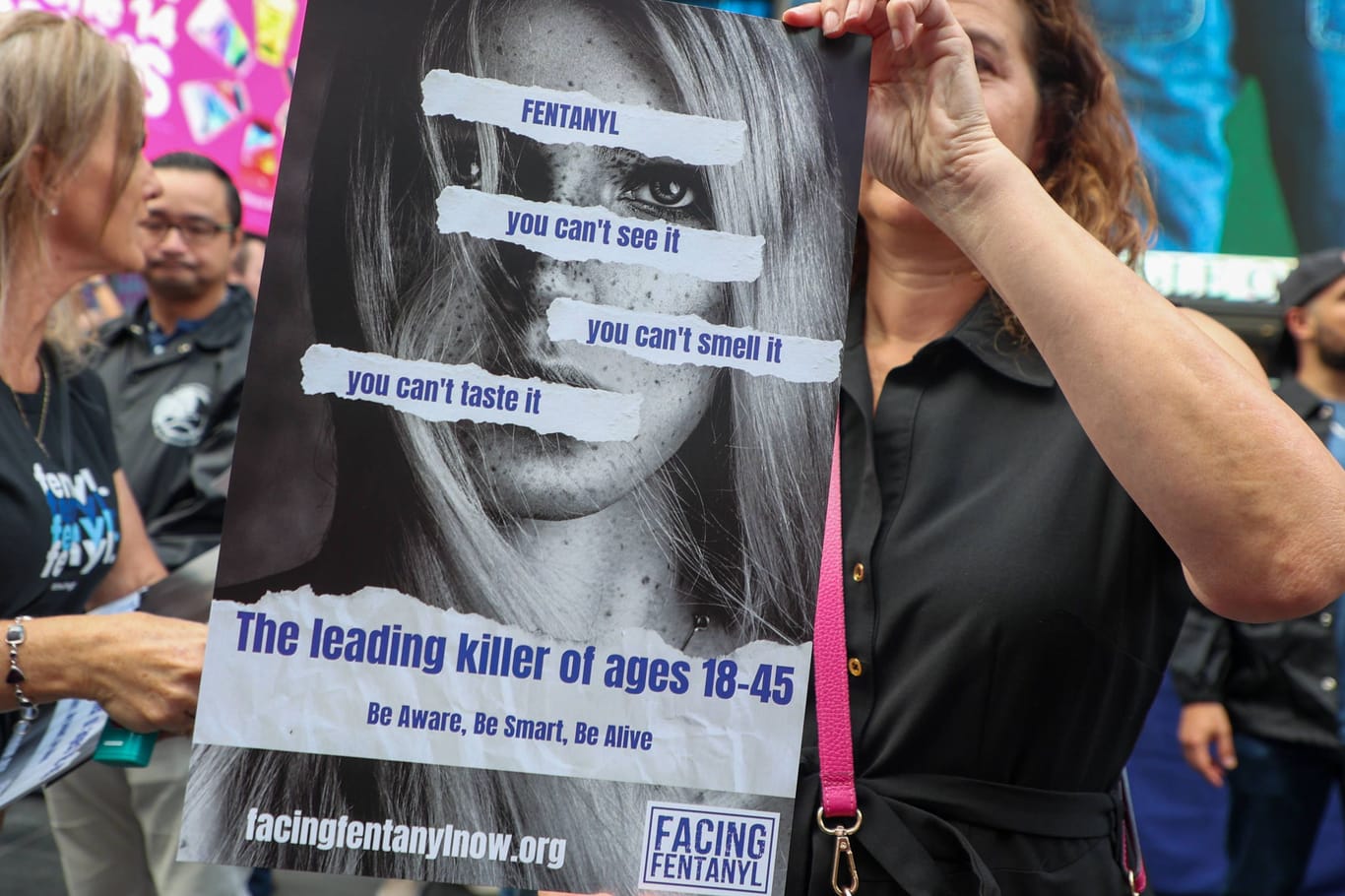 Plakat zur DrogenprΓ€vention (Archivbild): Fentanyl ist fΓΌr die meisten Toten zwischen 18 und 49 Jahren verantwortlich. Plakat zur DrogenprΓ€vention (Archivbild): Fentanyl ist fΓΌr die meisten Toten zwischen 18 und 49 Jahren verantwortlich.