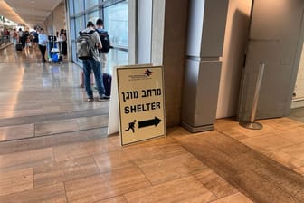 Der Weg zum Schutzbunker am Flughafen Ben Gurion, Israel: Während des Telefonats mussten Gordon Wenzek und seine Jugendlichen in den Schutzraum.