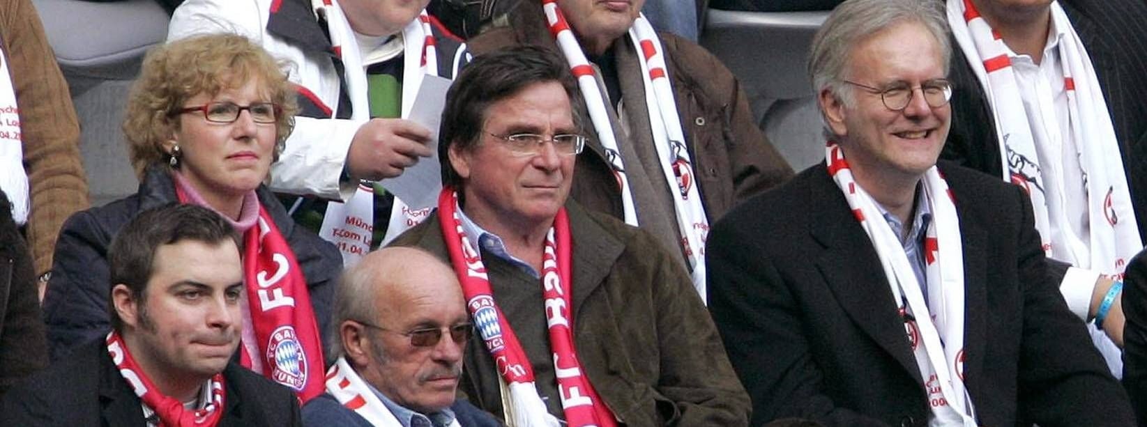 Prominente Fans des FC Bayern in 2006: Schauspieler Elmar Wepper mit Ehefrau Anita und Entertainer Harald Schmidt.