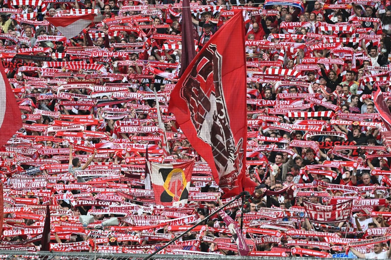 Fans des FC Bayern in der Allianz Arena: Klare Botschaft vor dem Freiburg-Spiel.