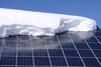 Solarpaneele: Schnee und Eis können zu Ertragseinbußen führen.