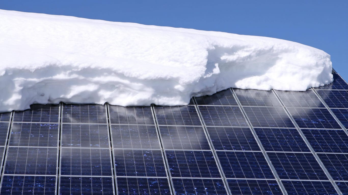 Solarpaneele: Schnee und Eis können zu Ertragseinbußen führen.
