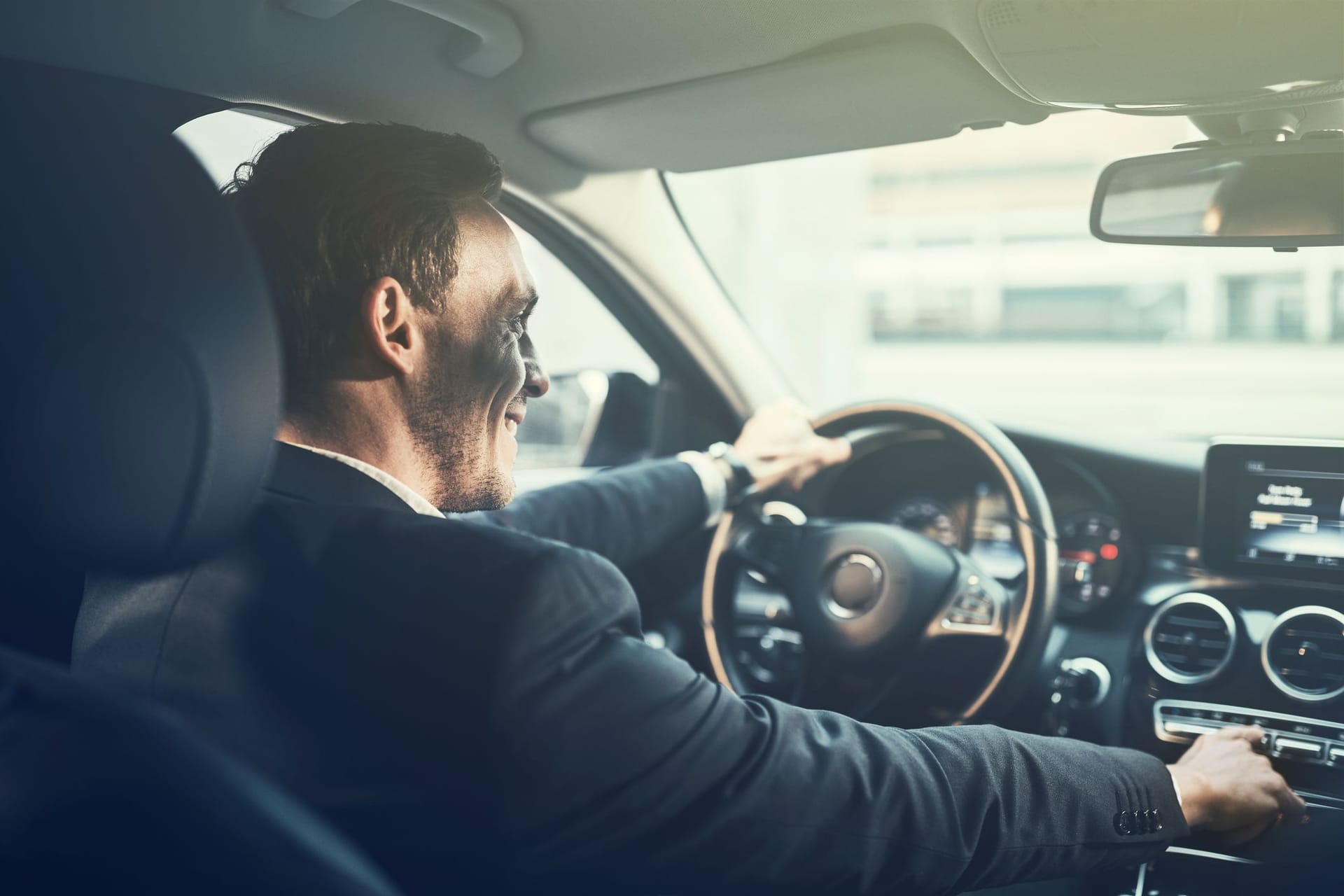 Die Kosten für Fahrten mit dem Auto zur Arbeit können Sie steuerlich absetzen.