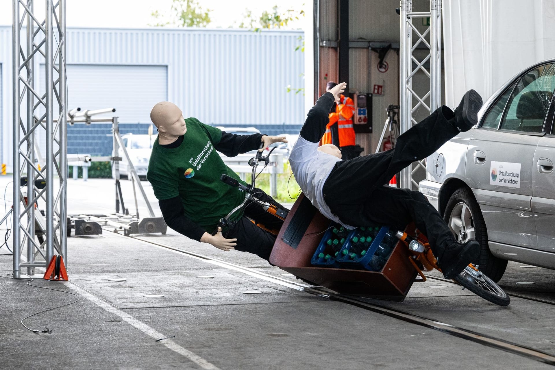 Unfallforschung - Crashtest zwischen Lastenrad und Fußgängern