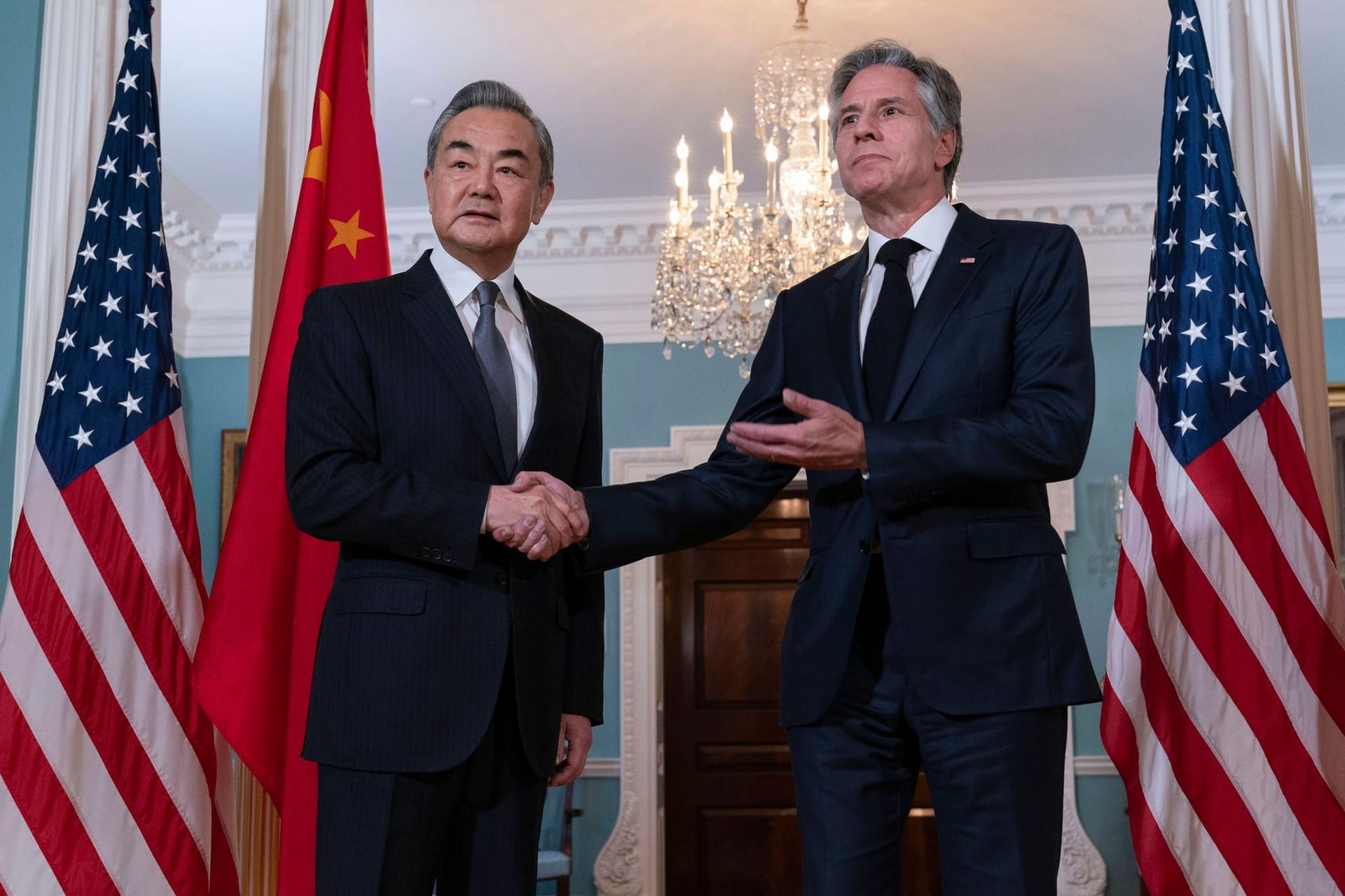 Außenminister von China besucht Außenminister der USA