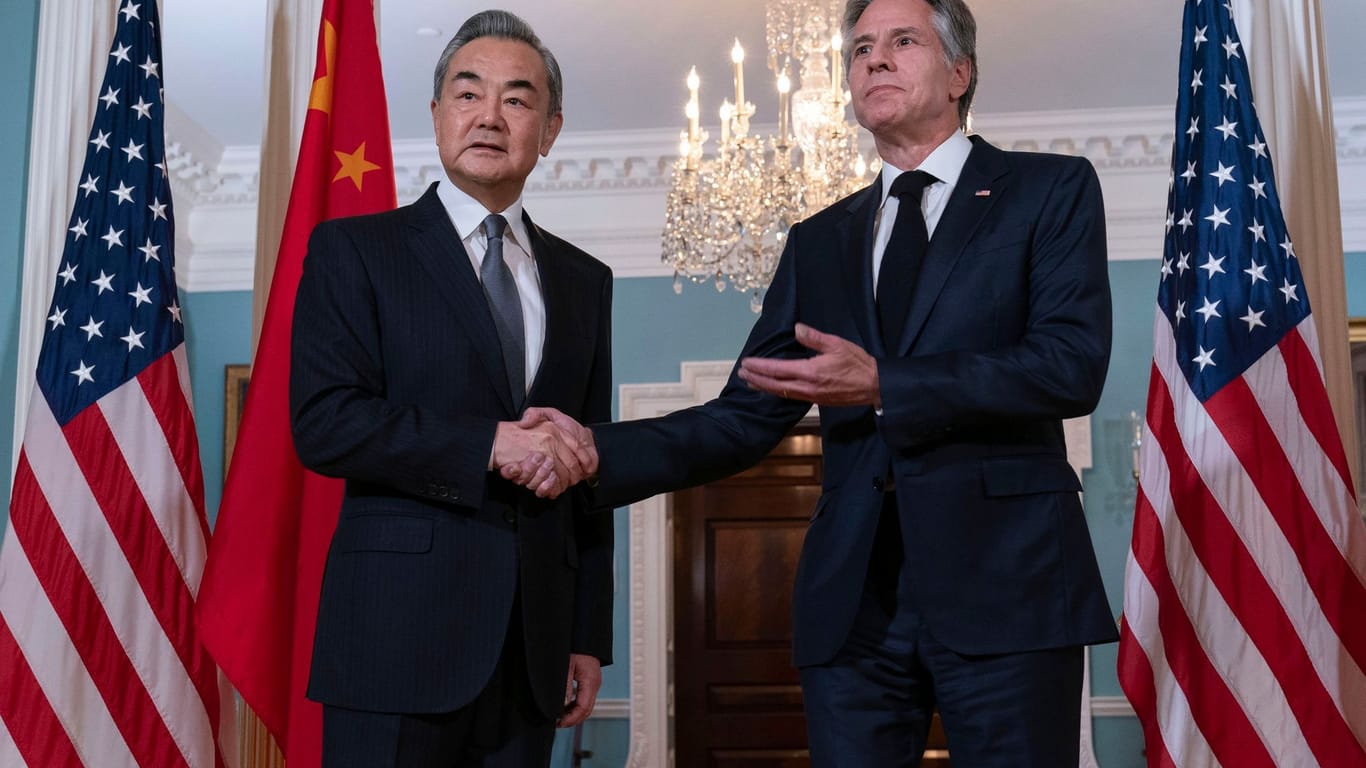 Außenminister von China besucht Außenminister der USA