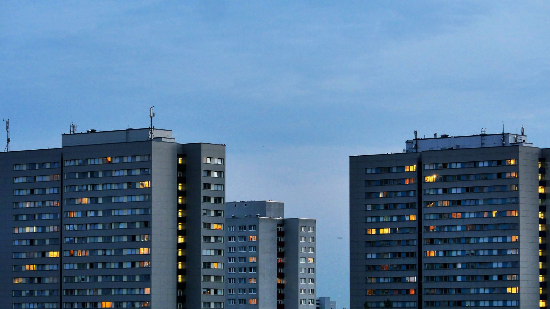 Wohnhäuser in Berlin (Symbolfoto): Seit Juli funktioniert in einem Haus in Gropiusstadt nichts mehr.