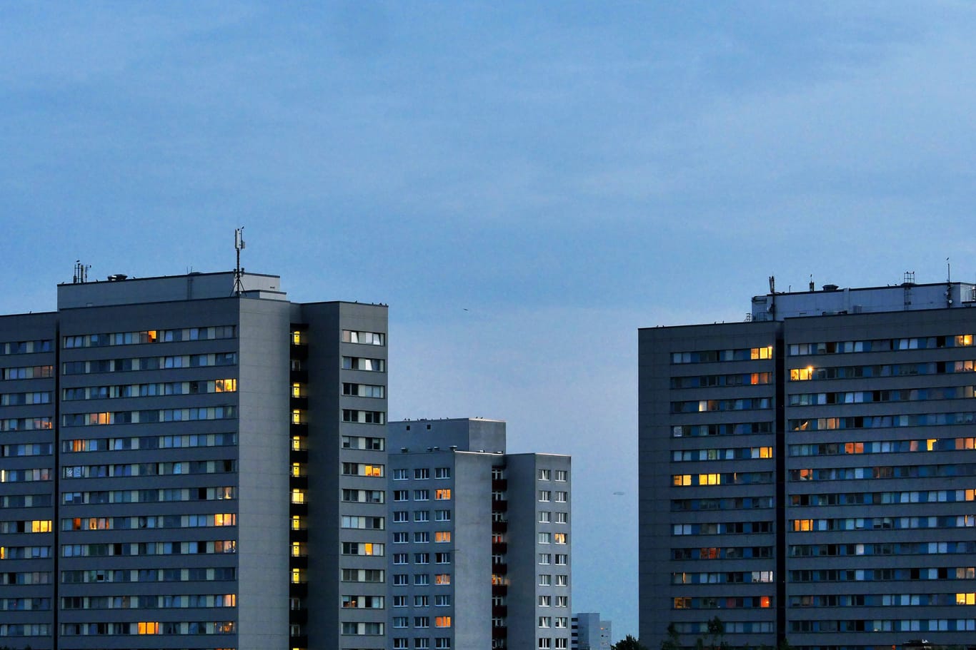 Wohnhäuser in Berlin (Symbolfoto): Seit Juli funktioniert in einem Haus in Gropiusstadt nichts mehr.