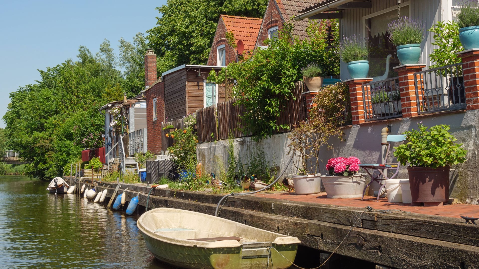 Blick auf eine Gracht in Friedrichstadt (Archivfoto): Die Stadt bietet eine Vielzahl von Bootstouren an.