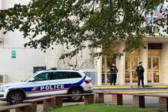 Angreifer ersticht Lehrer in französischer Schule