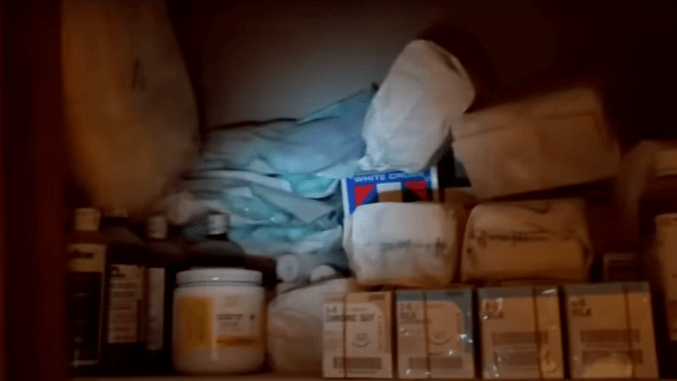 Im Bunker fanden sich auch große Mengen an Medikamenten.