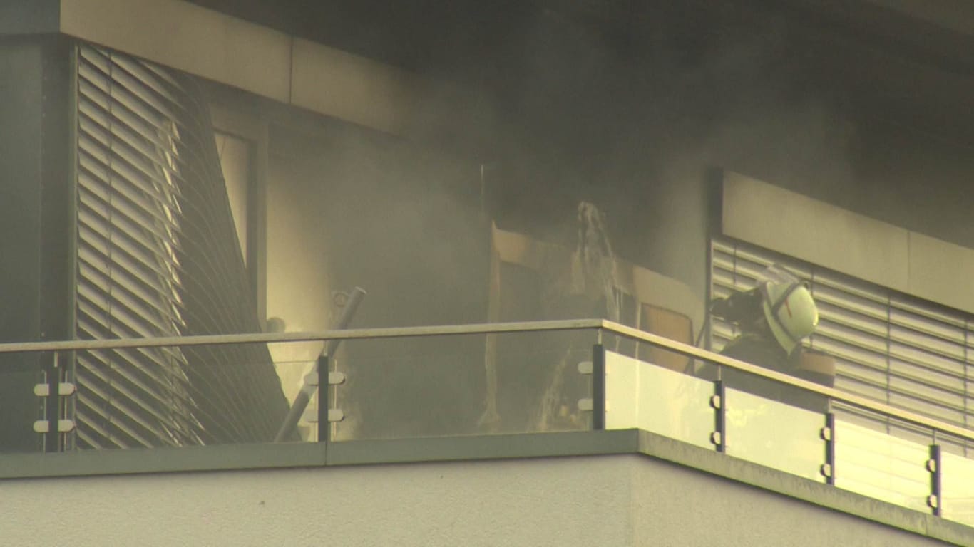 Flammen auf dem Balkon: Das Penthouse befindet sich direkt am Phoenix See.