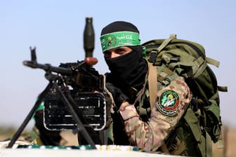 Ein Kämpfer der Hamas: Die Terrororganisation ruft zu Angriffen im Westjordanland auf.