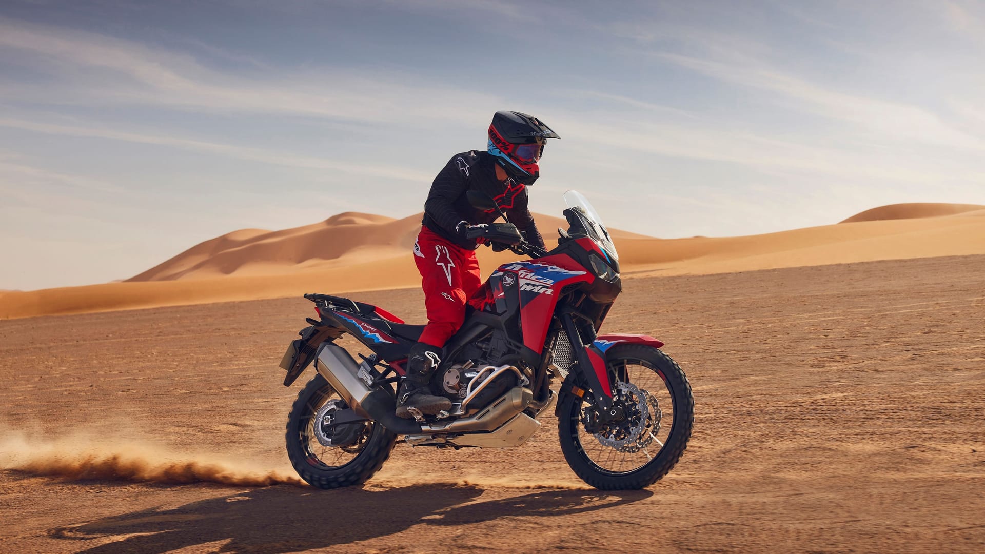 Mehr Kraft bei gleicher Leistung: Die Spitzenleistung des 1.184 ccm großen Zweizylinder-Reihenmotors der Africa Twin bleibt bei 102 PS. Das Drehmoment steigt.