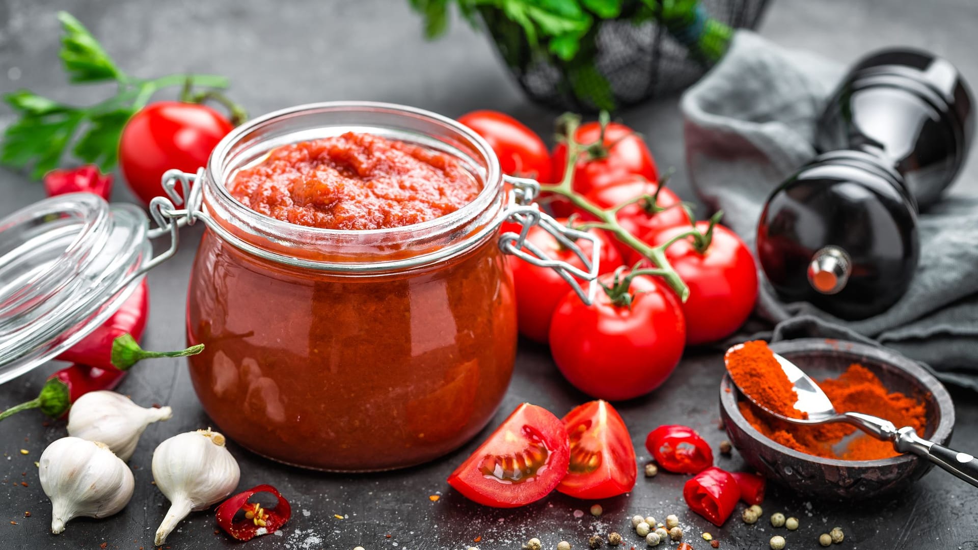 Passierte Tomaten eignen sich zur Zubereitung von leckeren Pasta-Soßen.