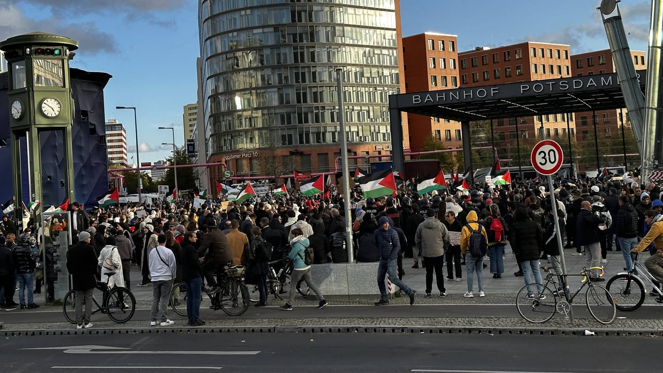 Anti-Israel Demo am Potsdamer Platz