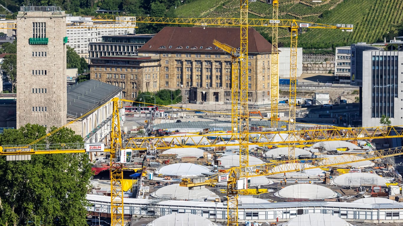 Baustelle am Stuttgarter Hauptbahnhof (Archivbild): Beim umstrittenen Bauprojekt Stuttgart 21 gibt es wohl neuerliche Probleme.