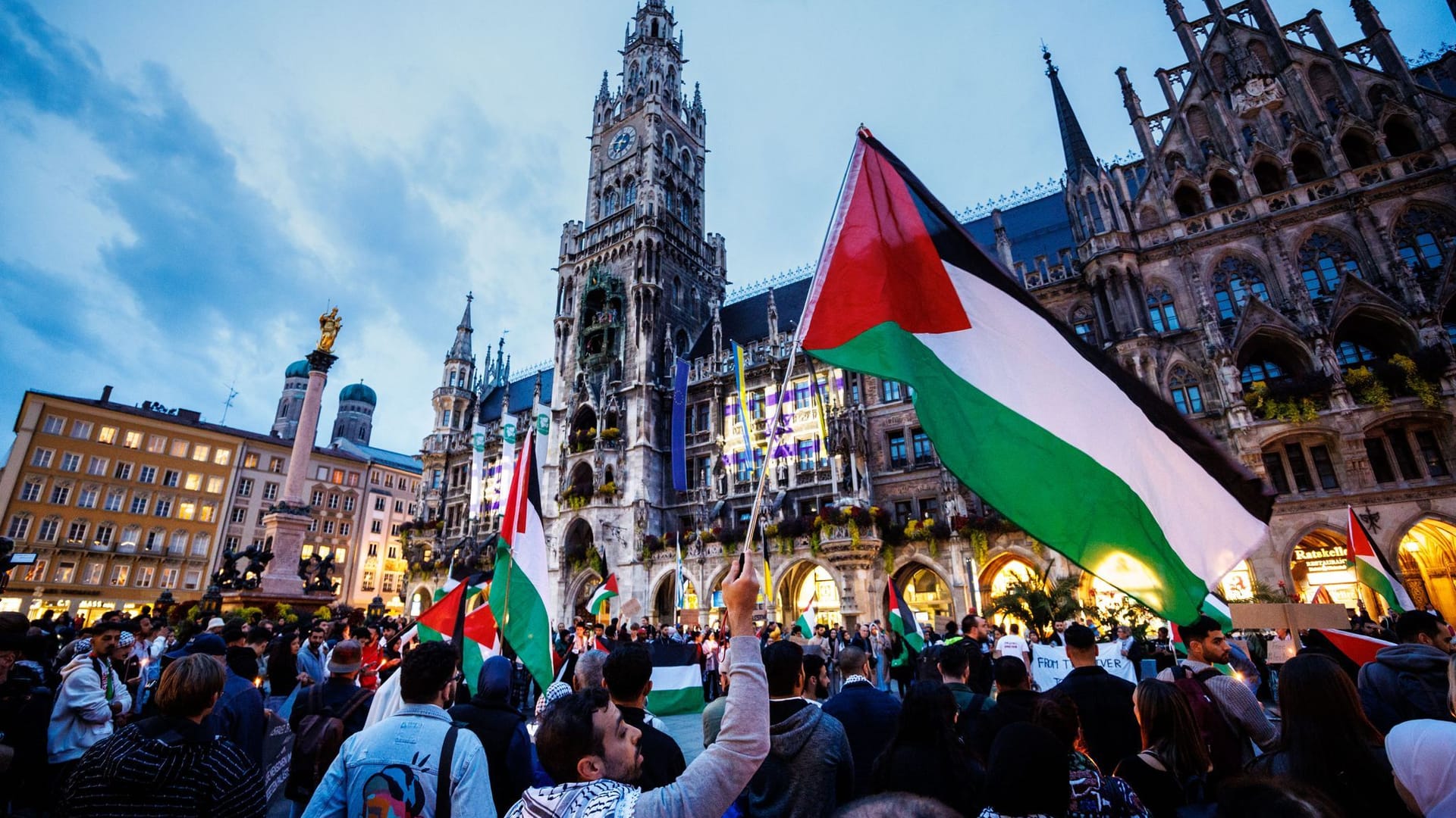 Pro-palästinensische Kundgebung in München Pro-palästinensische Kundgebung in München