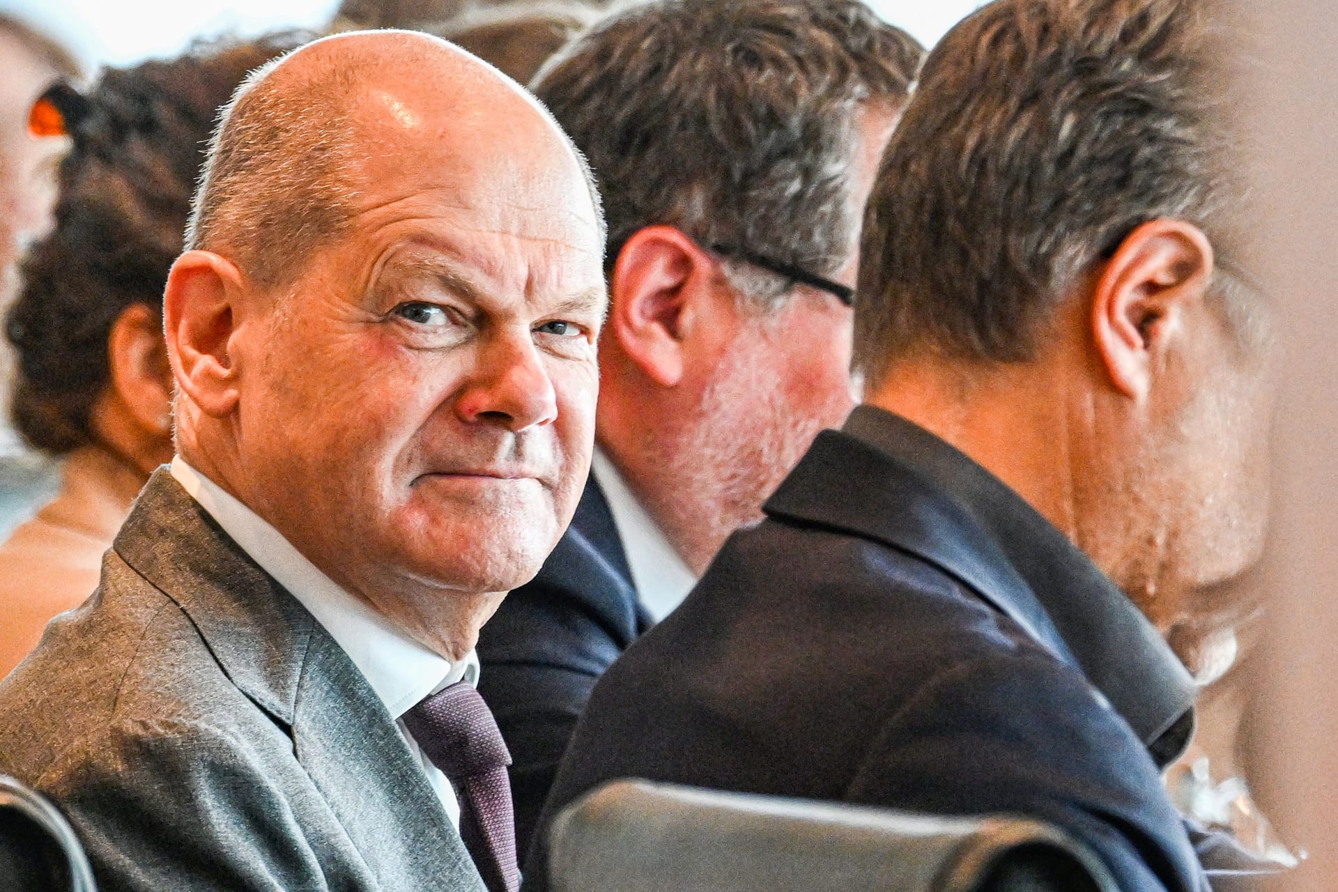 Scholz im Bundeskabinett: Mit seinen ständig neuen Begründungen stiftet der Kanzler vor allem eins – Verwirrung.