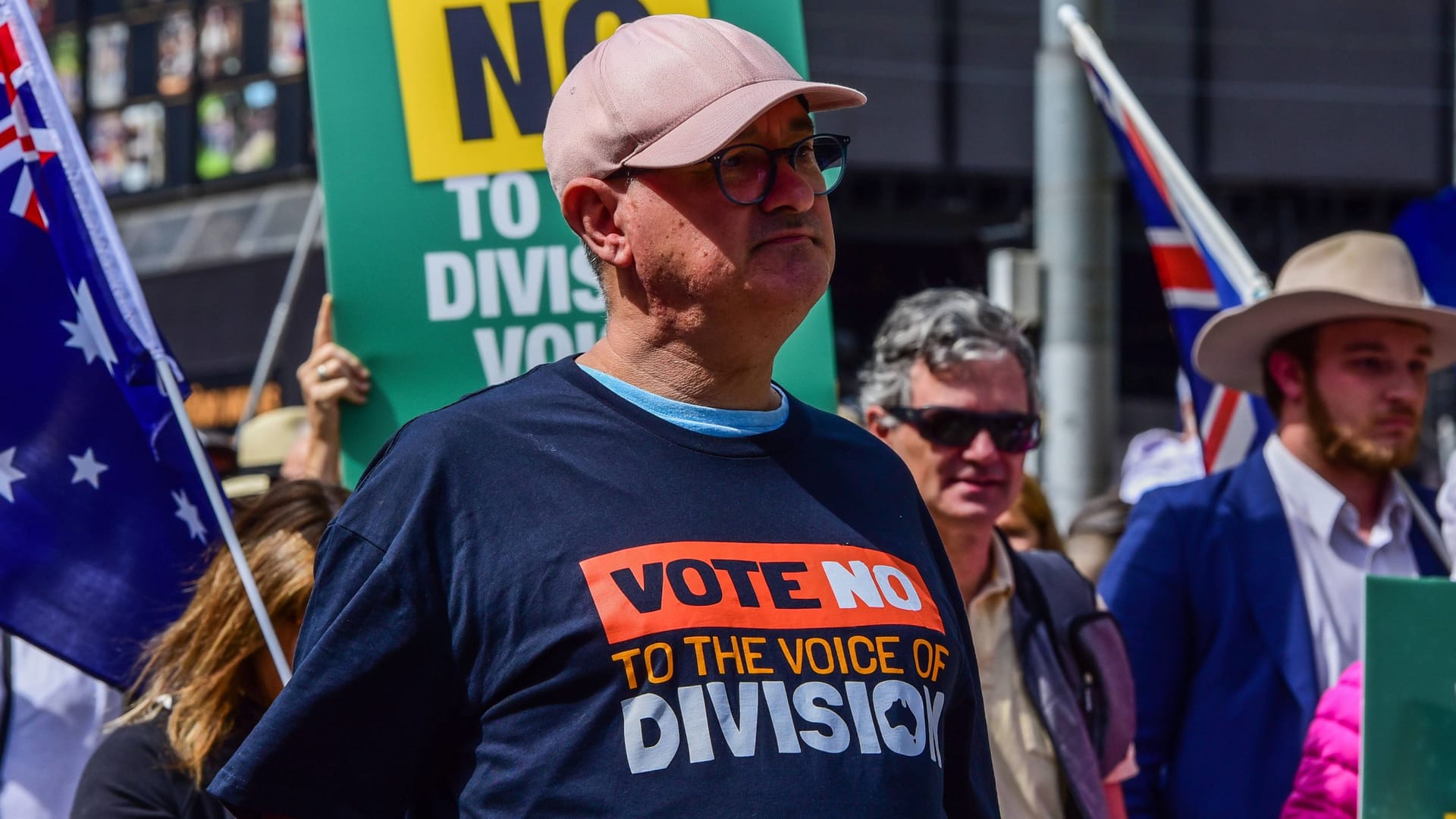 Verfechter der "Nein"-Seite vor dem Referendum in Melbourne: Australien hat sich gegen mehr politische Rechte für Indigene im Land entschieden.