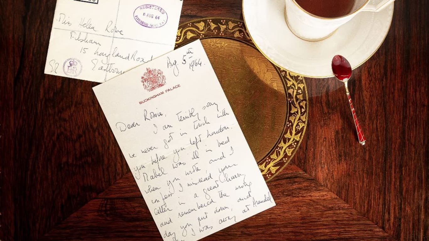 Schriftstück mit Seltenheitswert: Das Auktionshaus versteigert einen handgeschriebenen Brief von Elizabeth II. an ihre Hebamme.