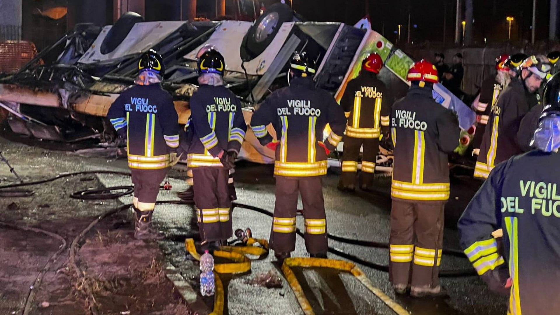 Wrack des verunfallten Busses in Venedig: