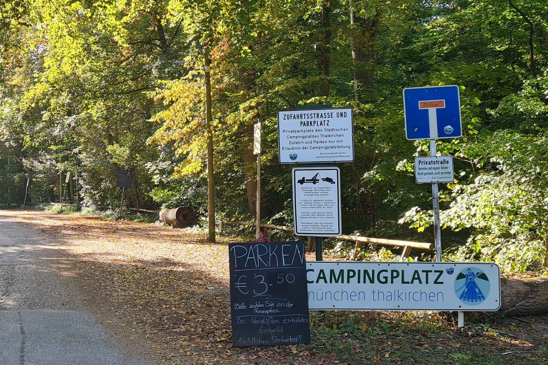 Die Zufahrt zum Campingplatz Thalkirchen: Studenten sucht man vor Ort vergebens.