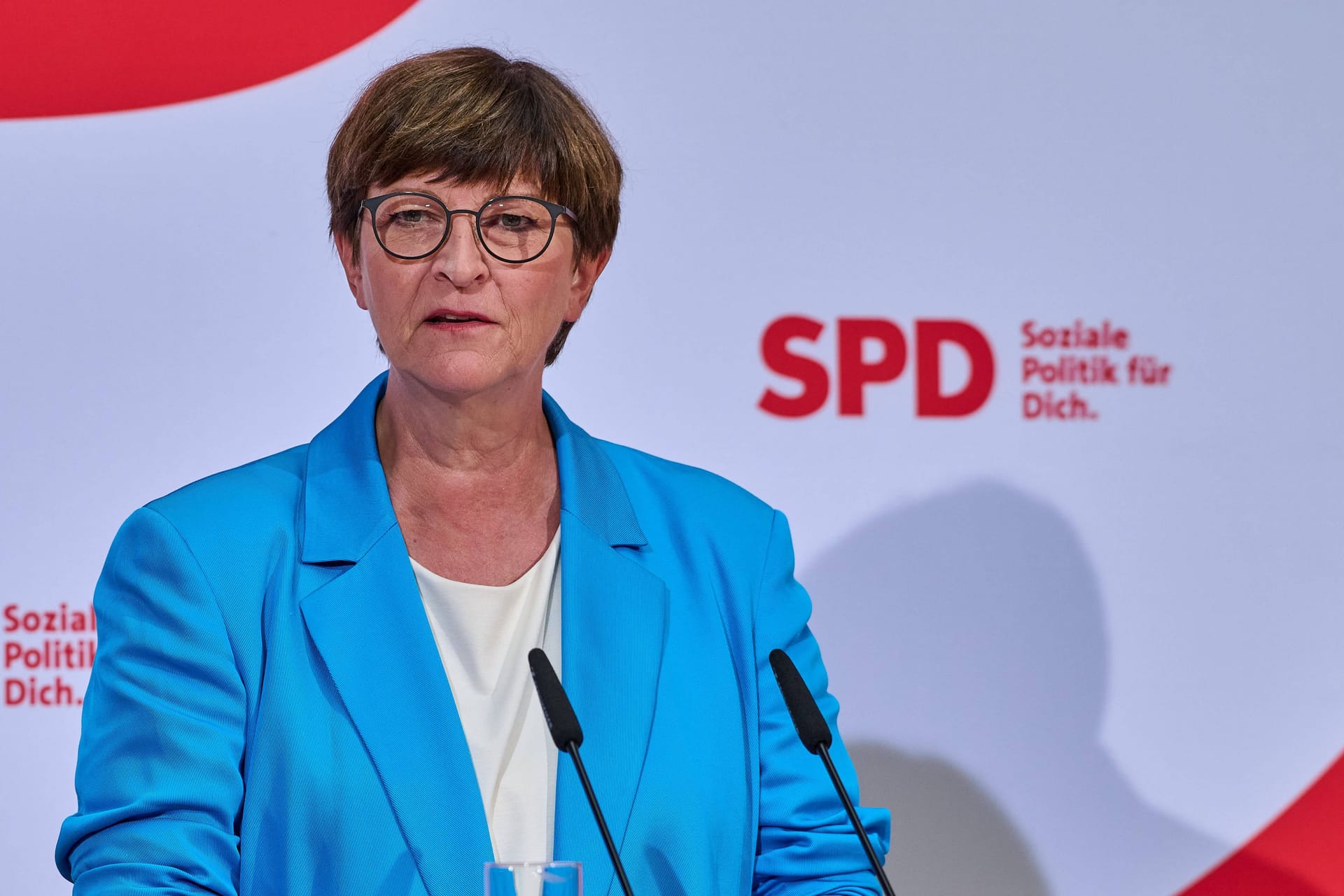 Saskia Esken (Archivbild): Die SPD-Chefin glaubt, dass die momentanen Herausforderungen nicht ohne eine Aufhebung der Schuldenbremse zu bewältigen sind.