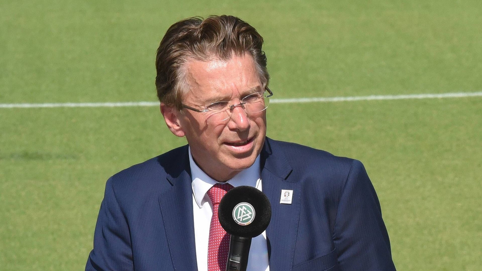 Martin Kallen: Er ist der Uefa-Wettbewerbsdirektor. Martin Kallen: Er ist der Uefa-Wettbewerbsdirektor.