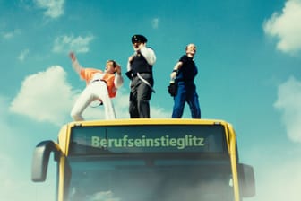 Darsteller fliegen auf BVG-Bus durch die Luft: Darsteller fliegen auf BVG-Bus durch die Luft: