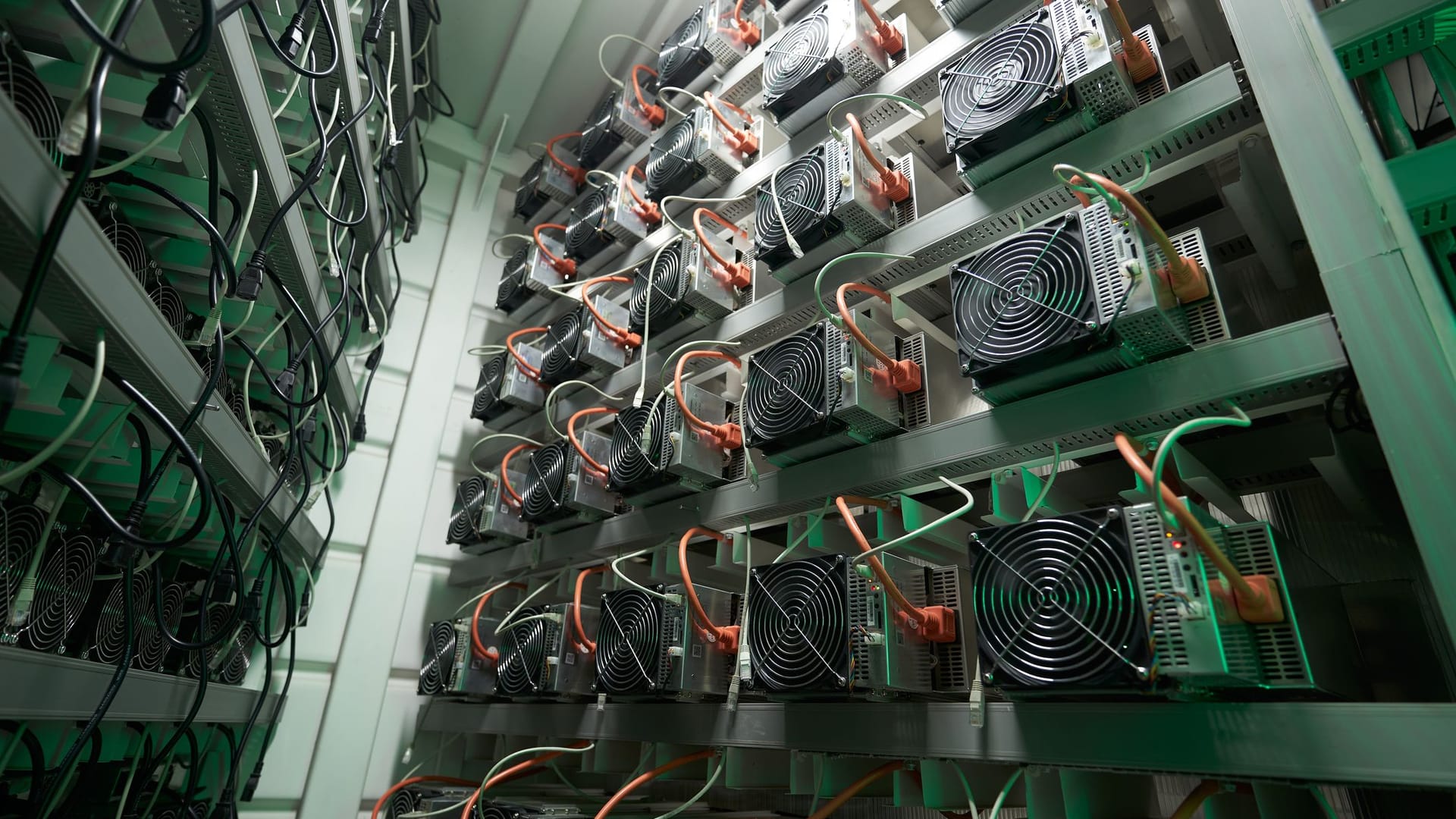 Serverfarm für das Mining von Bitcoins