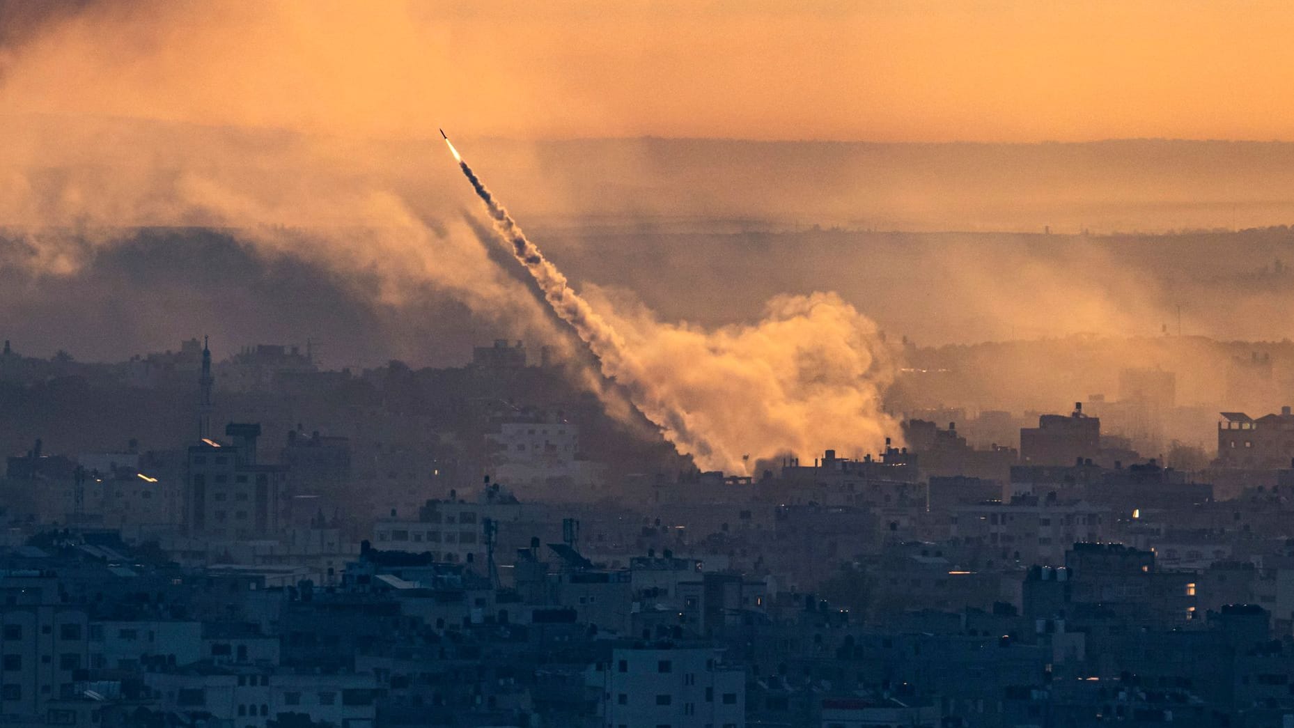 Raketen aus dem Gazastreifen werden abgefeuert: Die Hamas greift Israel an.