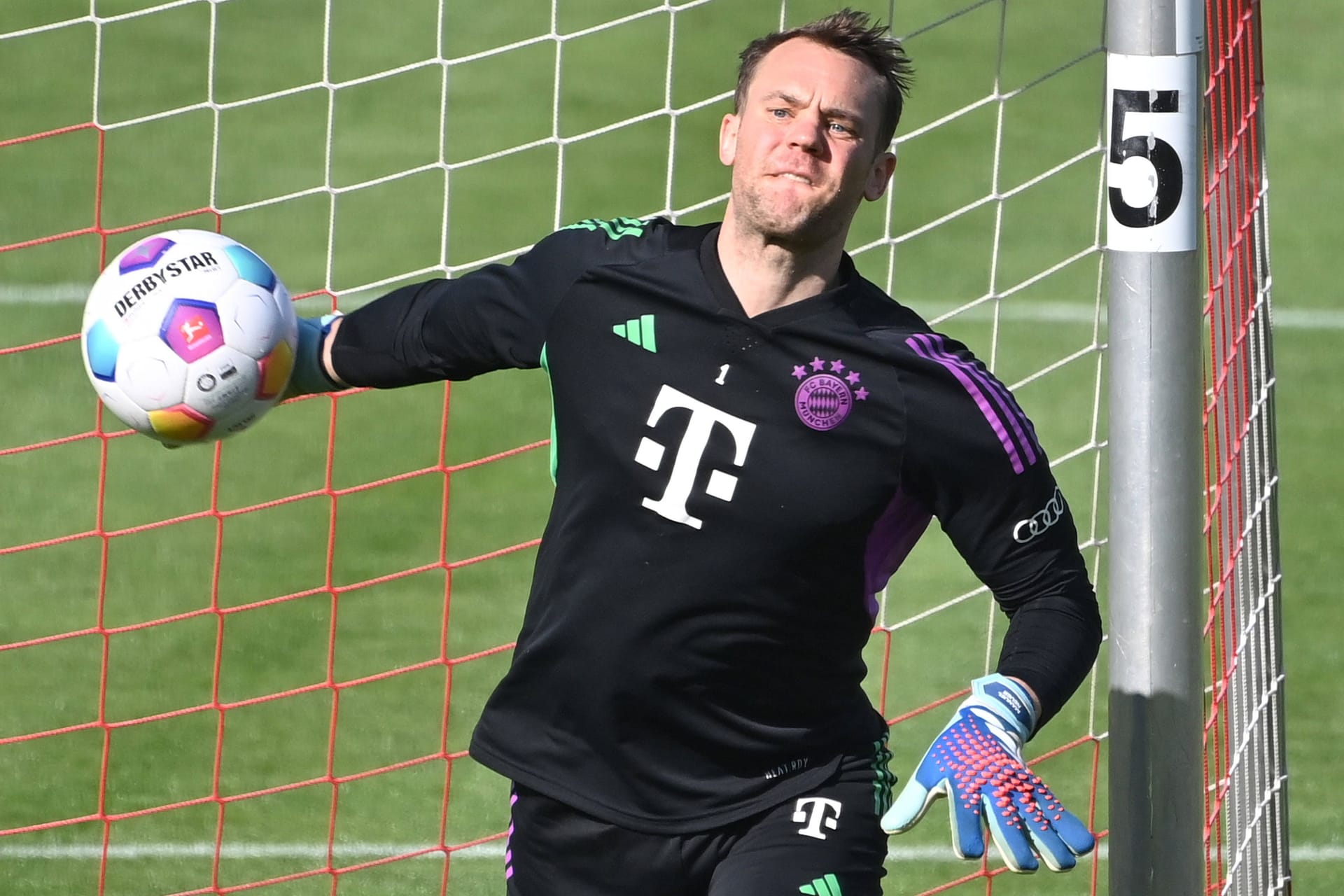 Manuel Neuer: Nach langer Leidenszeit steht der 37-Jährige unmittelbar vor seiner Rückkehr ins Tor des FC Bayern.