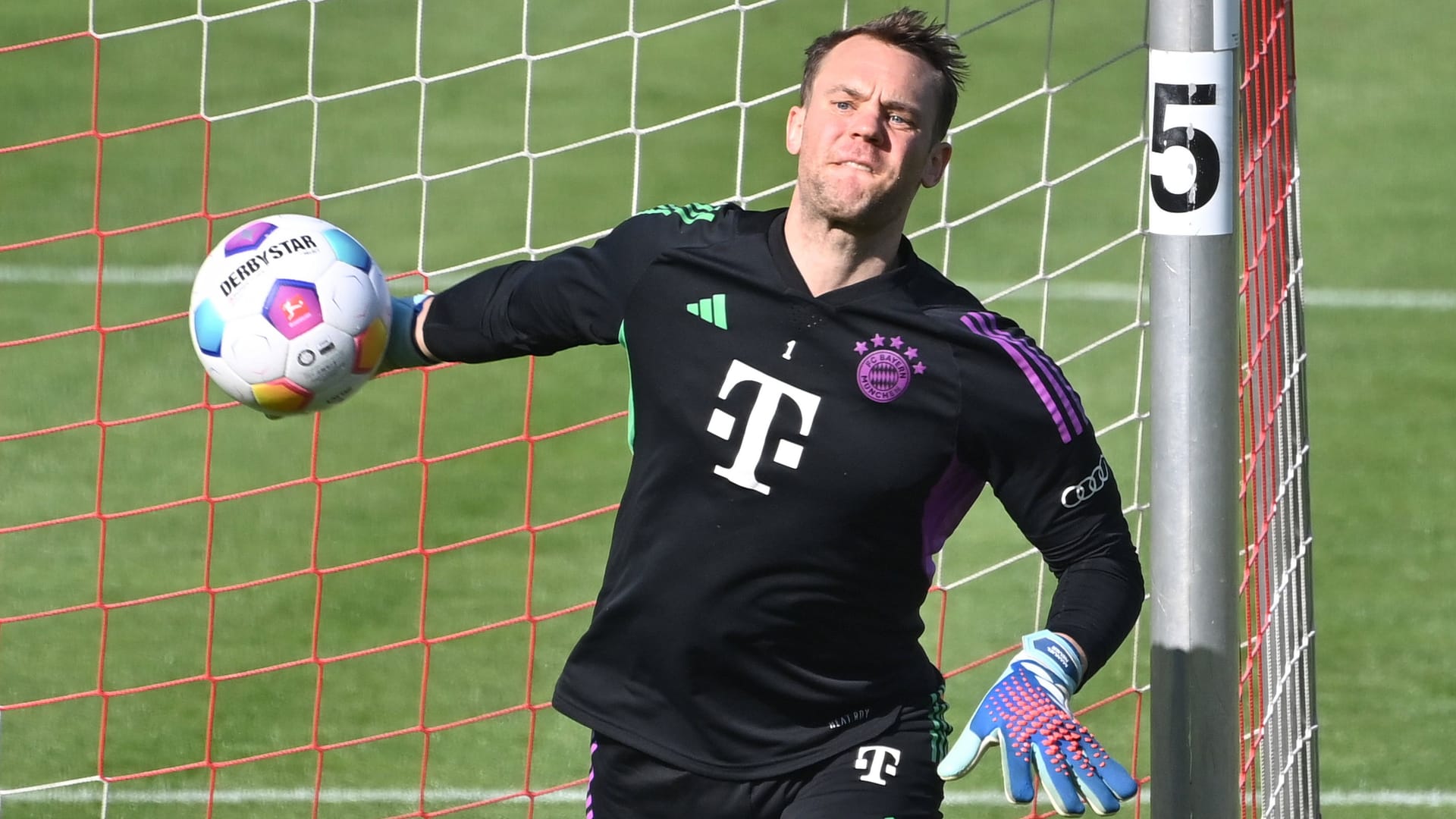 Manuel Neuer: Nach langer Leidenszeit steht der 37-Jährige unmittelbar vor seiner Rückkehr ins Tor des FC Bayern.