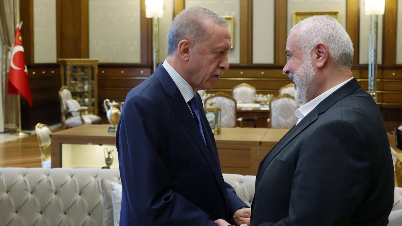 Beste Kontakte: Erdogan und Hamas-Chef Ismail Haniyya im Juli bei einem Treffen in Ankara.