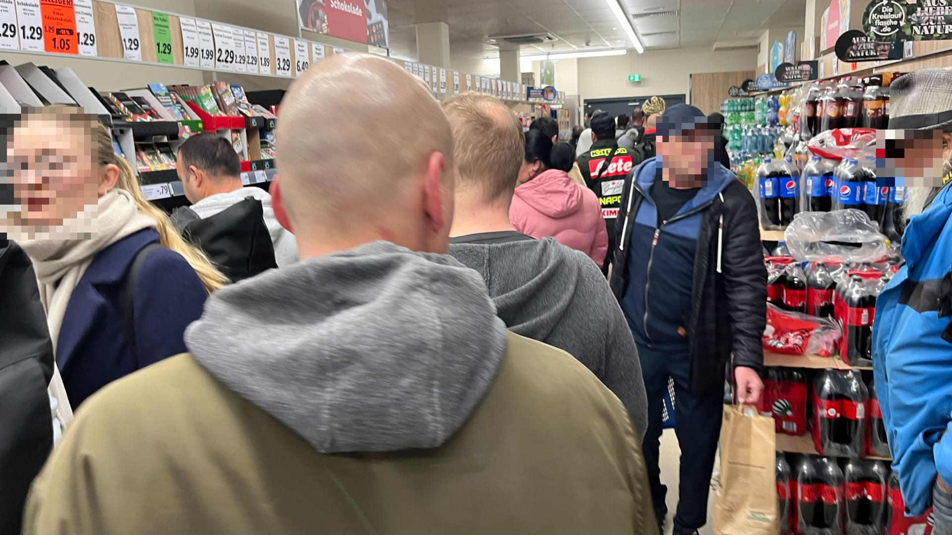 Am Lidl im Hauptbahnhof herrscht an Feiertagen und am Wochenende oft dichtes Gedränge.