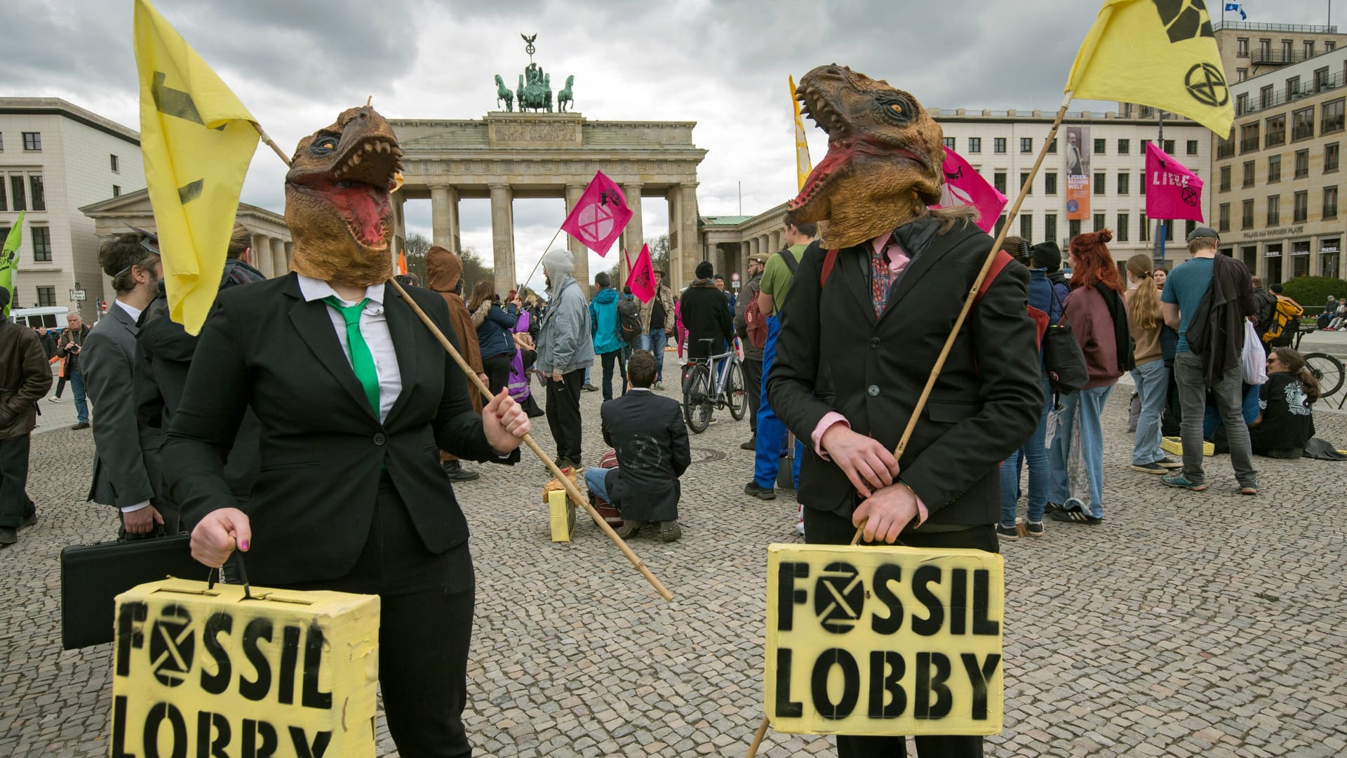 Klimaaktivisten von Extinction Rebellion bei einer Demonstration vor dem Brandenburger Tor (Archivbild):