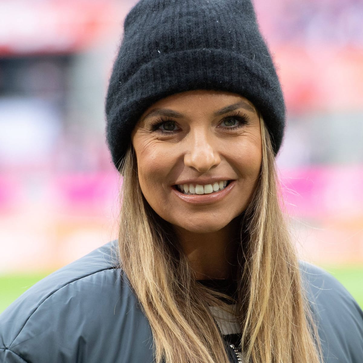 Laura Wontorra zeigt neue Frisur – Fans beschäftigt jedoch ihre Schminke