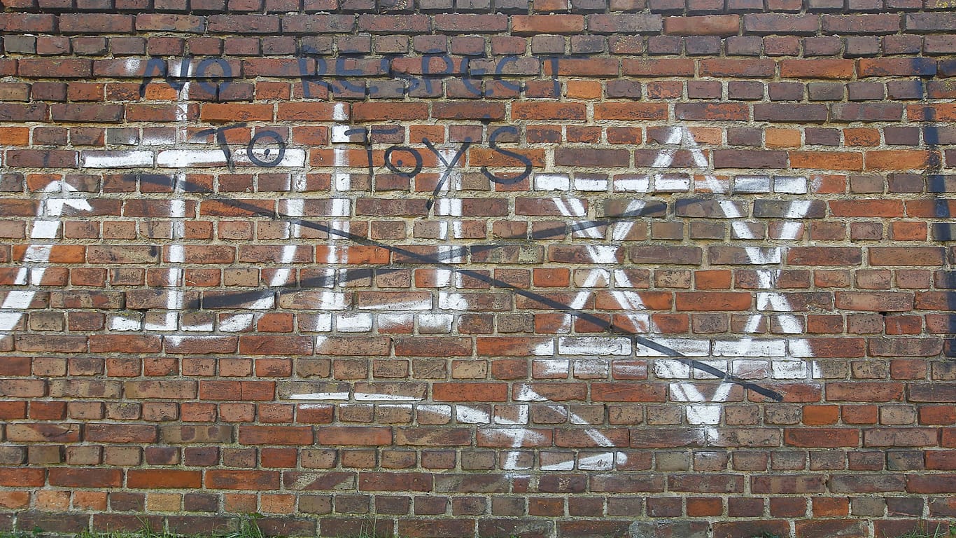 Judenfeindliche Schmierei an einer Hauswand (Symbolbild): In Berlin registriert die Polizei immer mehr Fälle.